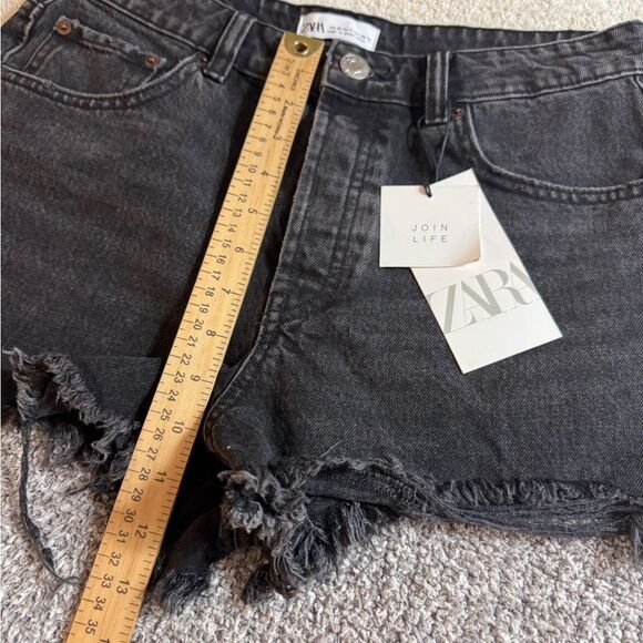 Zara Shorts Womens Sz 6 High Rise Distressed Denim Black Frayed Hem Metal Button - Picture 6 of 13